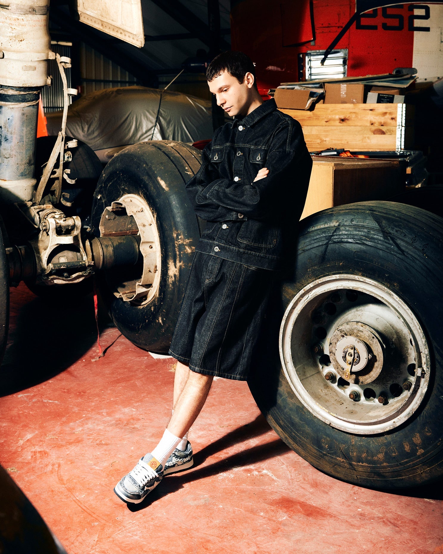 V-LOGO RAW JORTS